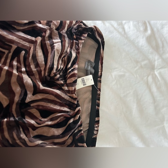 The Tilda Velvet Slip Skirt - Picture 4 of 5